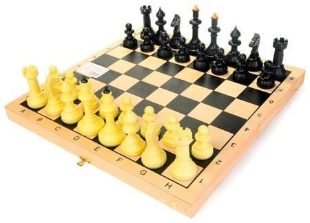 Шахматы "Айвенго" с деревянной шахматной доской